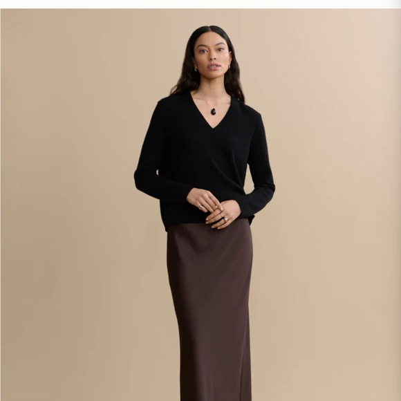 Jenni Kayne Flynn Cashmere Black V-Neck Sweater - Picture 2 of 6